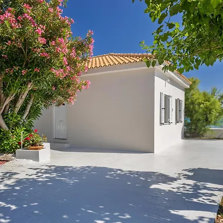 Aliki's Summerhouses Beachfront 3*