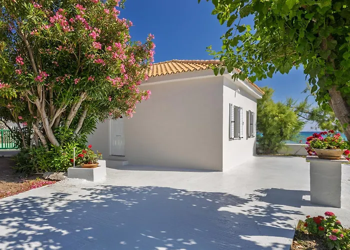 Aliki's Summerhouses Beachfront 3*